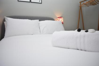 High Street - modern Scandi design apartment in the heart of the old town! - image 21