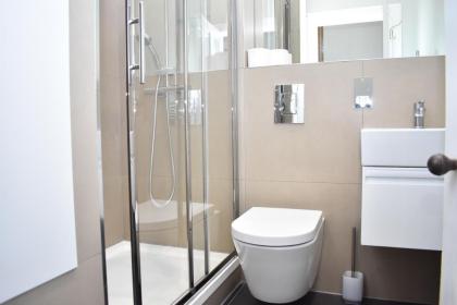 High Street - modern Scandi design apartment in the heart of the old town! - image 25