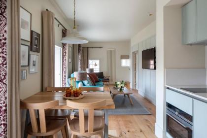 Cheval Abbey Strand Apartments at Holyrood - image 12