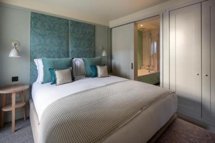 Cheval Abbey Strand Apartments at Holyrood - image 14