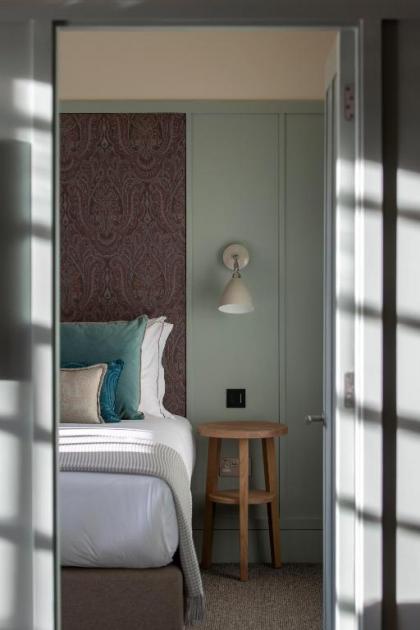 Cheval Abbey Strand Apartments at Holyrood - image 16