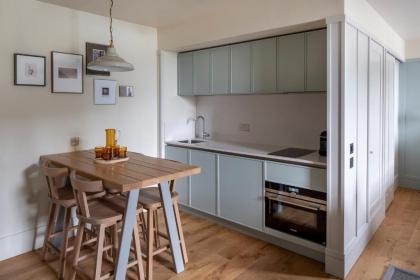 Cheval Abbey Strand Apartments at Holyrood - image 8