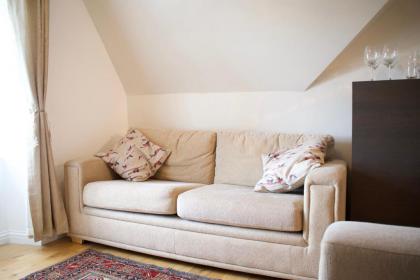 Modern And Charming 2 Bedroom Old Town Apartment - image 11