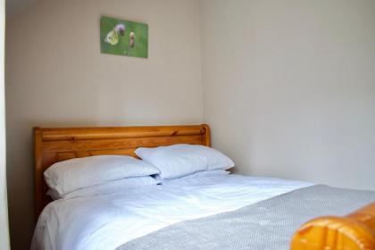 Modern And Charming 2 Bedroom Old Town Apartment - image 12