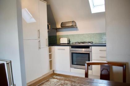 Modern And Charming 2 Bedroom Old Town Apartment - image 13