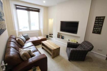 Stylish & Central 2BR Stockbridge Gem - image 8