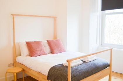 Modern 1 Bedroom Flat In the Heart of Edinburgh - image 10