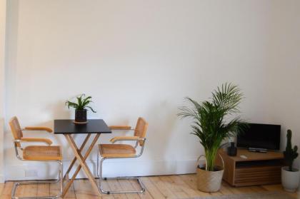 Modern 1 Bedroom Flat In the Heart of Edinburgh - image 12
