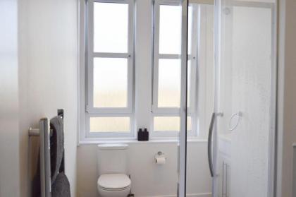 Modern 1 Bedroom Flat In the Heart of Edinburgh - image 4