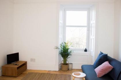 Modern 1 Bedroom Flat In the Heart of Edinburgh - image 6