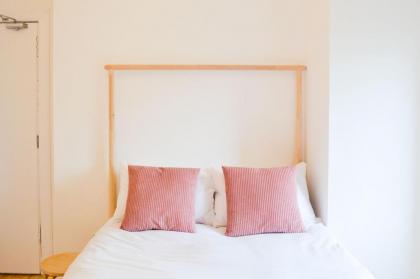 Modern 1 Bedroom Flat In the Heart of Edinburgh - image 9