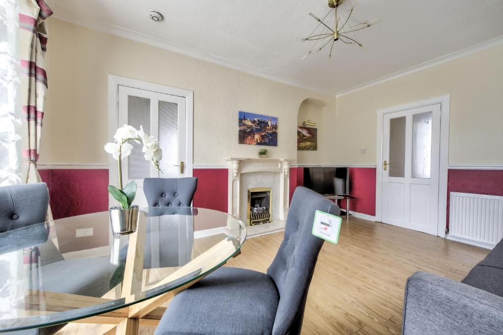 Pilton Avenue House - main image