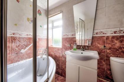 Pilton Avenue House - image 10