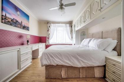 Pilton Avenue House - image 17