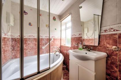 Pilton Avenue House - image 2