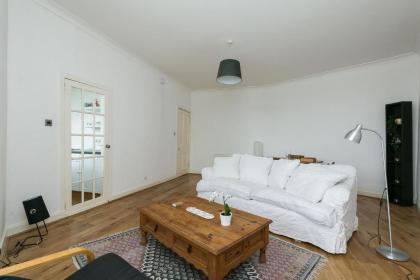 St Margaret's Loch Apartment - image 3