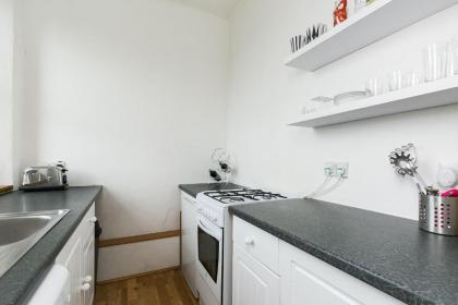 St Margaret's Loch Apartment - image 4