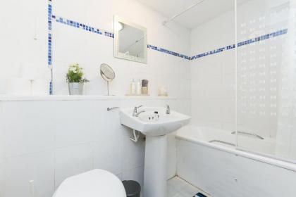 St Margaret's Loch Apartment - image 5