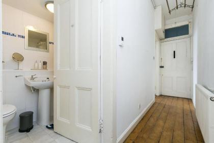 St Margaret's Loch Apartment - image 6