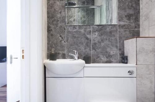 Montgomery Central Apartment - image 4