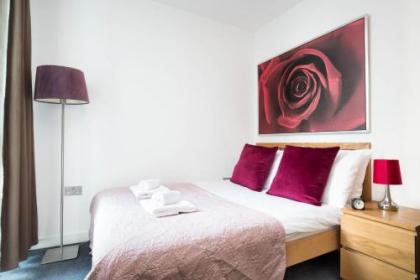 Quartermile Central Apartment - image 14