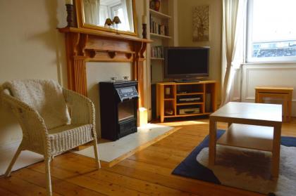 Central and Homely One Bedroom Flat - image 2