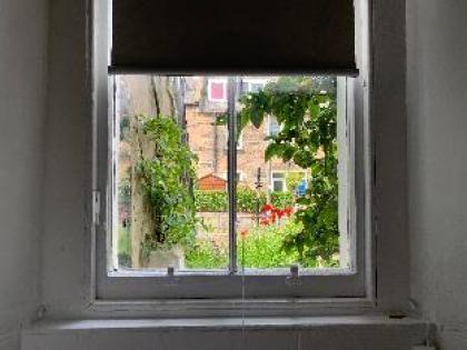 Lovely Flat near City Centre garden  FREE parking - image 13
