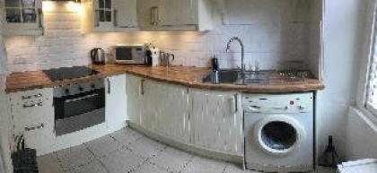 Lovely Flat near City Centre garden  FREE parking - image 16