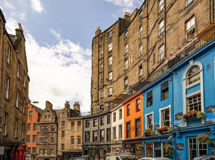 2BR Grassmarket Apartment with Castle View - image 22