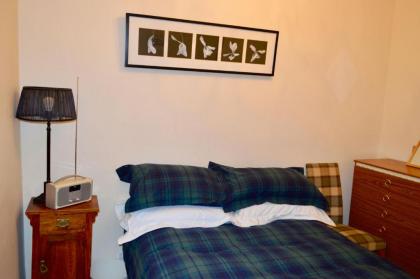 Comfortable 2 Bedroom Apartment On Historic Rose Street - image 10