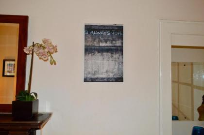 Comfortable 2 Bedroom Apartment On Historic Rose Street - image 6