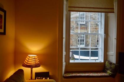 Comfortable 2 Bedroom Apartment On Historic Rose Street - image 9