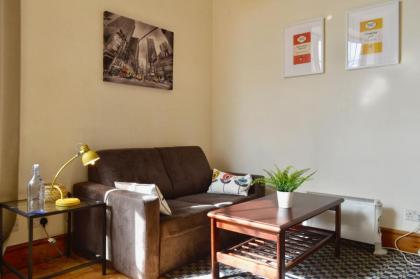 Bright 1 Bedroom in Leith - image 1