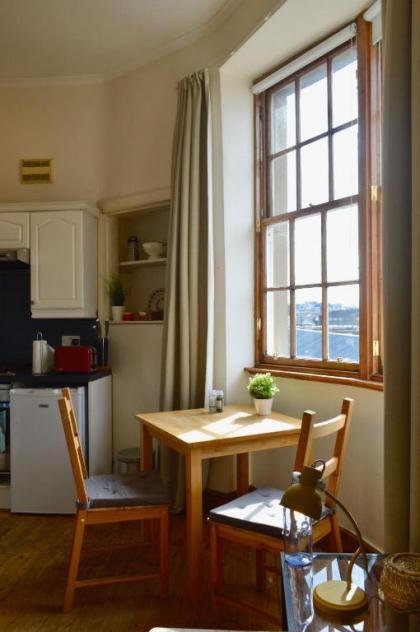 Bright 1 Bedroom in Leith - image 14