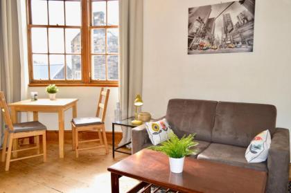 Bright 1 Bedroom in Leith - image 15