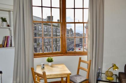 Bright 1 Bedroom in Leith - image 18