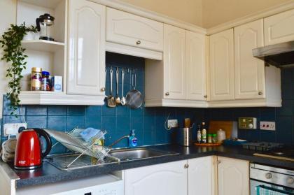 Bright 1 Bedroom in Leith - image 2