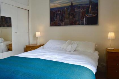 Bright 1 Bedroom in Leith - image 9