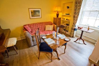 1 Bedroom Thistle Street Apartment - image 12