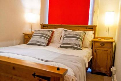 1 Bedroom Thistle Street Apartment - image 13