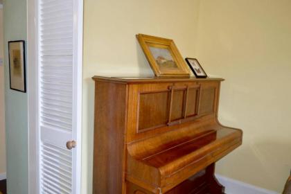 1 Bedroom Thistle Street Apartment - image 2