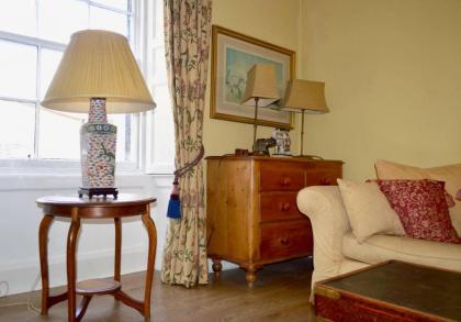 1 Bedroom Thistle Street Apartment - image 3