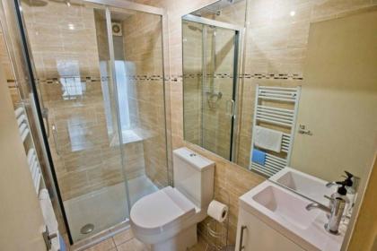 1 Bedroom Thistle Street Apartment - image 5