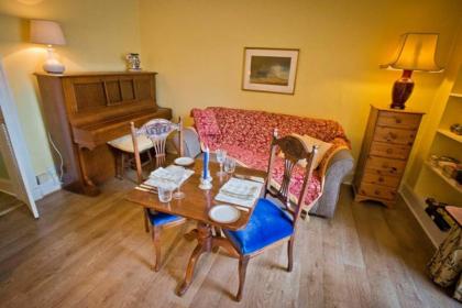 1 Bedroom Thistle Street Apartment - image 6