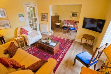 1 Bedroom Thistle Street Apartment - image 7