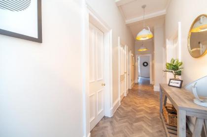 Meadowville - Luxury Apartment with Castle views - image 3