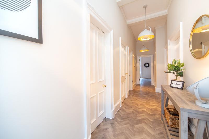 Meadowville - Luxury Apartment with Castle views - image 3