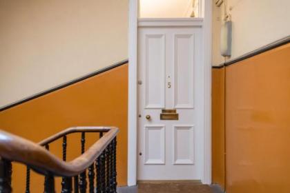 Raeburn Place - image 19