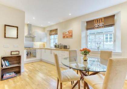 The Gloucester Lane Residence - image 1