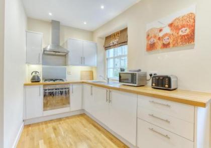 The Gloucester Lane Residence - image 11